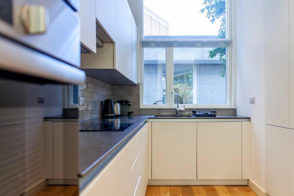 Stunning New 3 Bdr Duplex Wbalcony, East London Apartment Bagian luar foto
