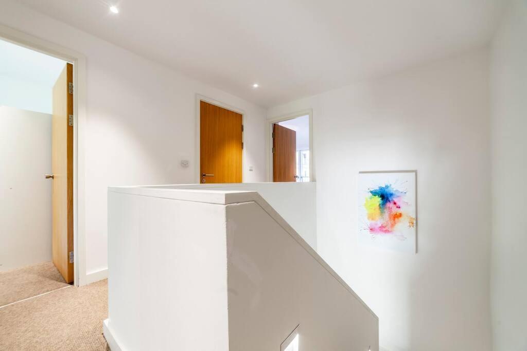 Stunning New 3 Bdr Duplex Wbalcony, East London Apartment Bagian luar foto