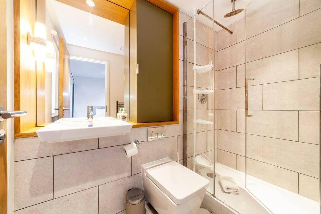 Stunning New 3 Bdr Duplex Wbalcony, East London Apartment Bagian luar foto