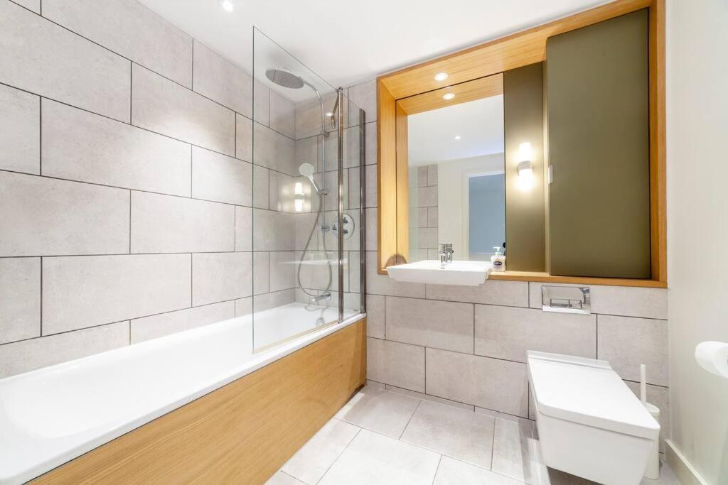 Stunning New 3 Bdr Duplex Wbalcony, East London Apartment Bagian luar foto