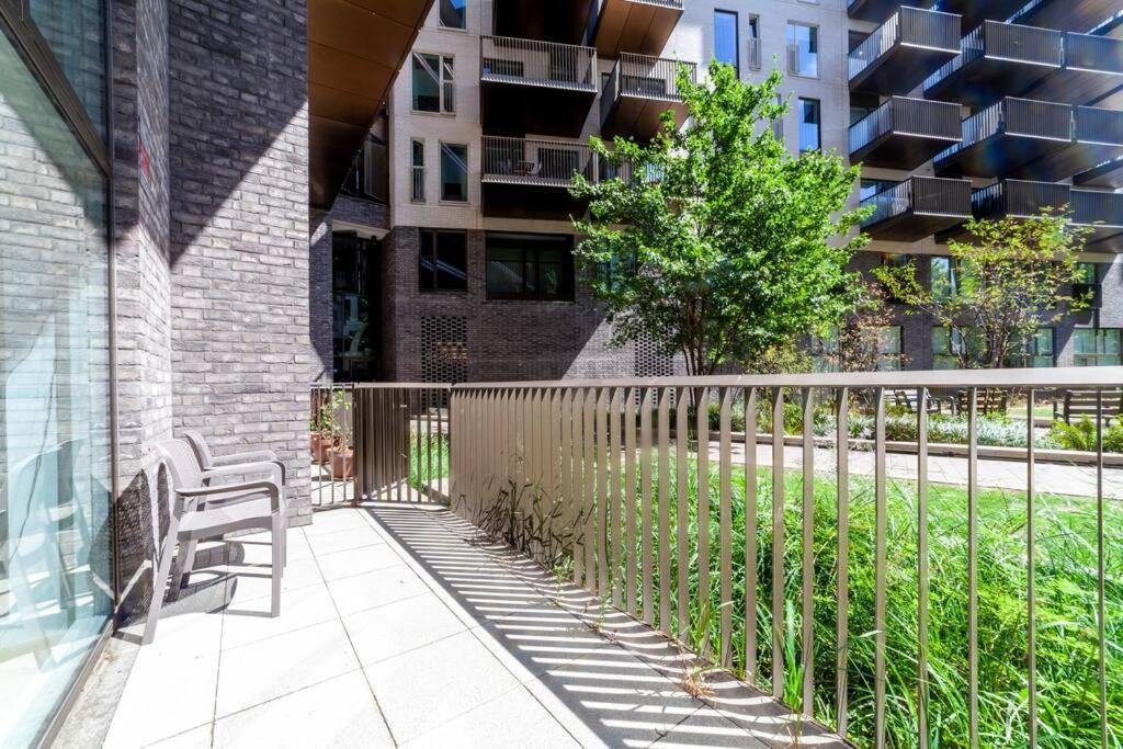Stunning New 3 Bdr Duplex Wbalcony, East London Apartment Bagian luar foto