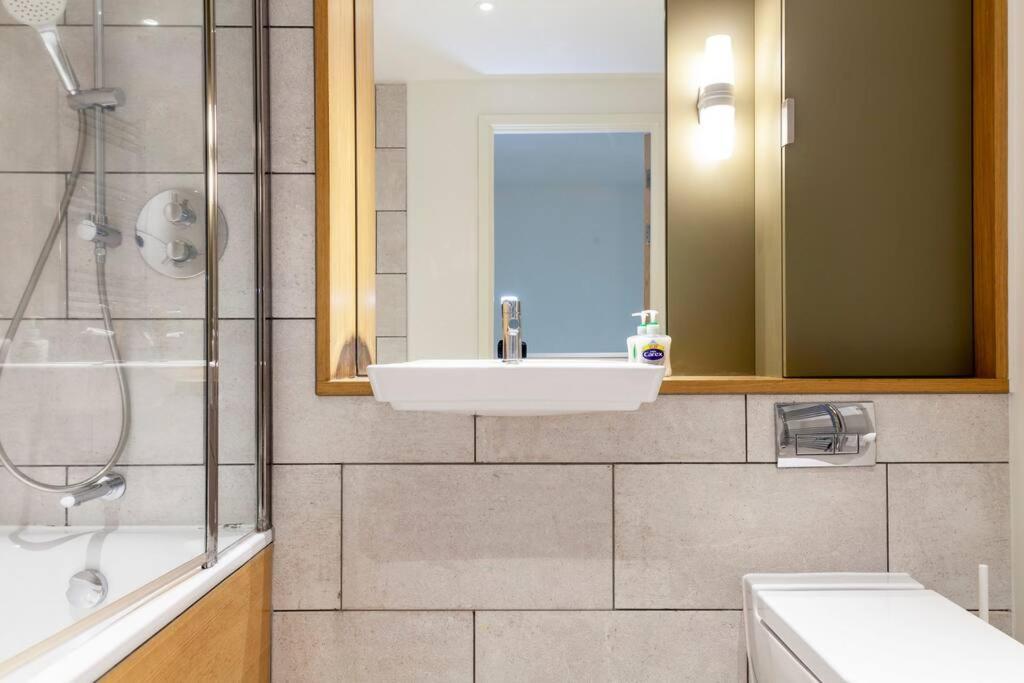 Stunning New 3 Bdr Duplex Wbalcony, East London Apartment Bagian luar foto